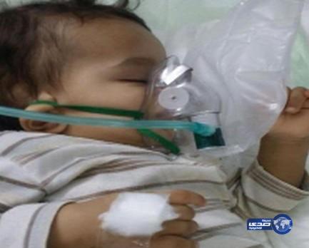 رضيع “جندي الحد الجنوبي” يفقد وعيه إثر التفاف بطانية حول عنقه