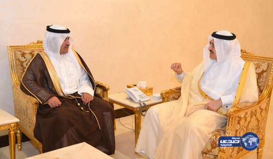 أمير الحدود الشمالية يلتقي رئيس وأعضاء المجلس البلدي بأمانة المنطقة