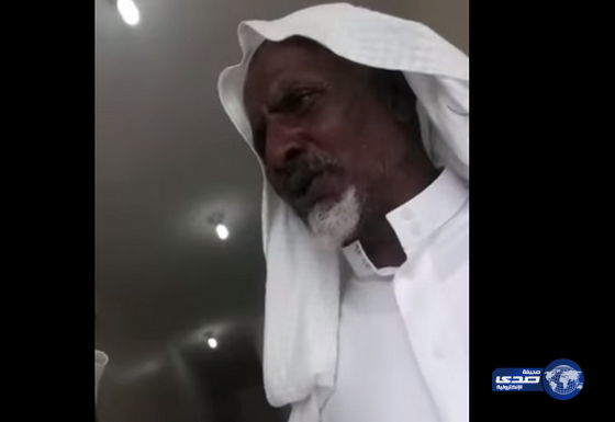 رسالة وأمنية مؤثرة لوالد الشهيد الشمراني عقب دفن ابنه(فيديو)