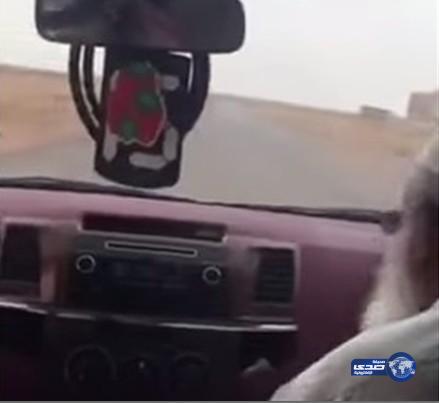 بالفيديو: ردة فعل أب عند تفحيط ابنه بالسيارة احتفالاً به