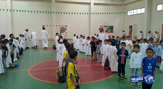 مدرسة الفاروق الابتدائية بخميس مشيط تستقبل طلابها المستجدين في الصف الاول ‎