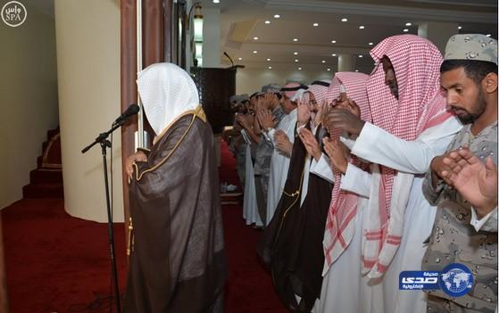 وكيل إمارة منطقة الباحة ينقل تعازي القيادة لذوي الشهيد الشمراني