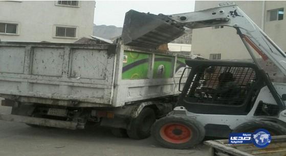 بلدية المعابدة تزيل مواقع غسّالي السيارات المخالفين