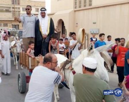 زفة عريس على ظهر عربة يجرها &#8220;حمار&#8221; في الهفوف