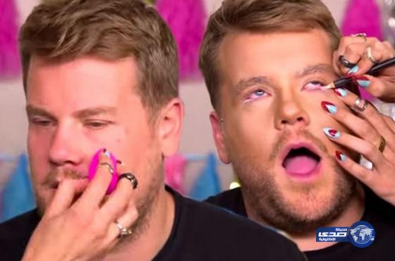 بالفيديو: مذيع بريطاني يتحول إلى باربي على الهواء