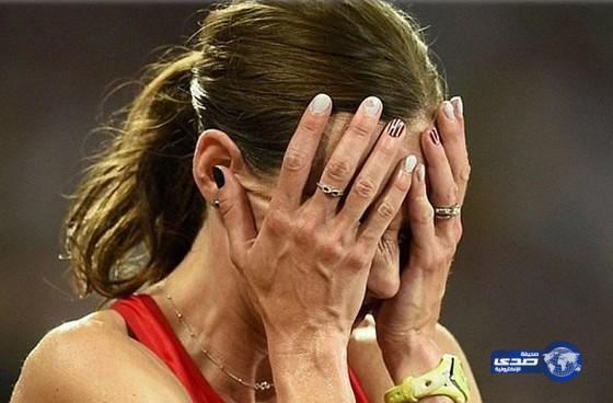 بالفيديو: عداءة أميركية تحتفي بالفوز قبل خط النهاية وتتلقى العقوبة