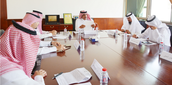 محلي خميس مشيط يناقش ضعف شبكة الاتصالات والمباني المهجورة