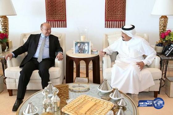 خادم الحرمين الشريفين يعقد اجتماعاً مع الرئيس اليمني