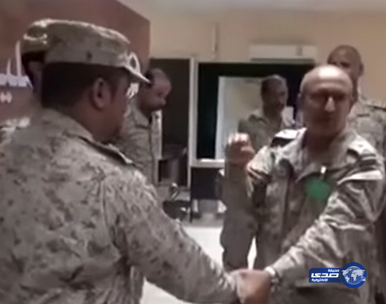 تكريم جندي قام بدور ثلاث ألوية وكبد الحوثيين خسائر فادحة(فيديو)