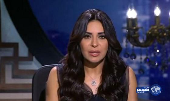 بالفيديو: متصل يحرج مذيعة مصرية على الهواء