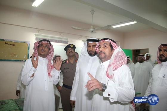 بالصور / محافظ القريات يتفقد الابتدائية الثامنة‎