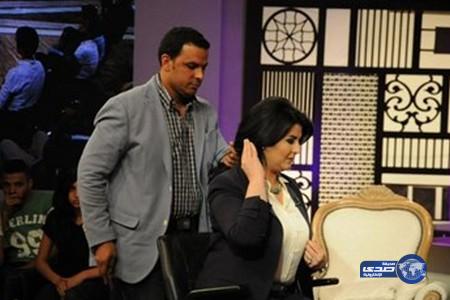 بالفيديو.. الاعلامية المصرية منى الشاذلي تقصّ شعرها على الهواء