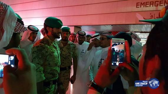 الشيخ ناصر بن حمد آل خليفة يزوار مستشفى شروره العام