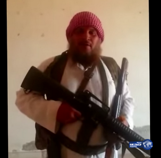 بالفيديو: سعودي يوثق احتفاله بقتل “داعشين” بسوريا واغتنام سلاحهما