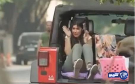 بالفيديو.. قرد يهاجم غادة عادل أثناء تصوير مشهد ويجرح وجهها !