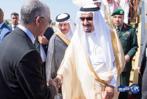 خادم الحرمين الشريفين يصل إلى مدينة طنجة بالمملكة المغربية