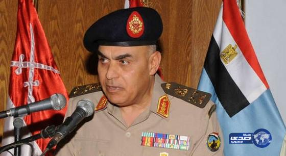 وزير الدفاع المصري يهدى مسدسين مذهبين للأمير فيصل آل سعود ومحمد بن زايد