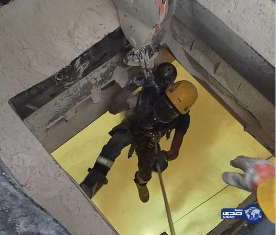 انتشال جثة شخص سقط داخل خزان “بودرة” الأحجار في المزاحمية