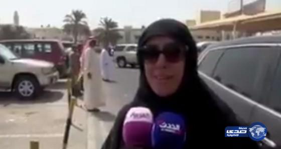 بالفيديو:سيدة بحرينية بنت رجال تتحدث عن حديثها الأخير مع شقيقها الشهيد في ارض اليمن