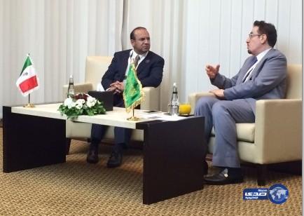 معالي وزير العمل يبحث مع نظيره المكسيكي أوجه التعاون في مجالات العمل والعمال