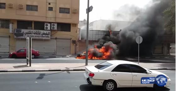بالفيديو.. احتراق سيارة في الدمام