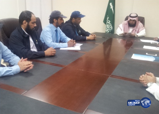 مدير تعليم عفيف يعقد اجتماعا مع لجنه تنفيذ مبادره (تأهيل طلاب المرحلة الثانويه)