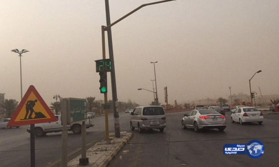 «موجة غبار» تلغي الطابور الصباحي في مدارس عرعر