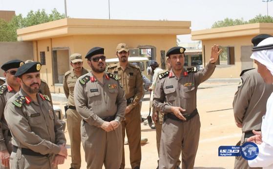 اللواء بدر الطالب سير العمل في مبنى شرطة محافظة عنيزة