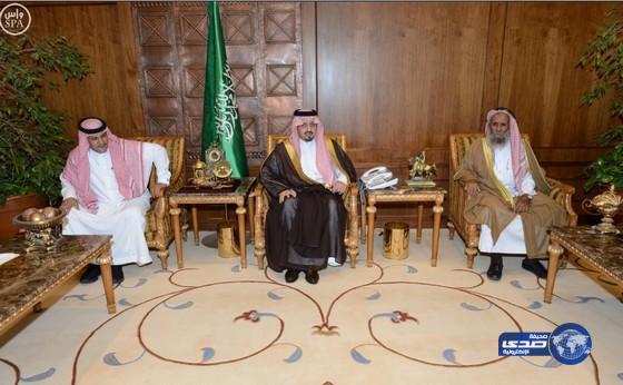 سمو أمير عسير يستقبل أسرة الشهيد الطيار الحارثي