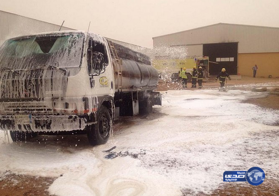 إخماد حريق بمصنع للورق في تبوك