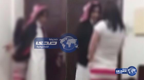 فيديو فاضح لشاب يداعب شقيقته بشكل فاضح يثير جدلاً اجتماعياً