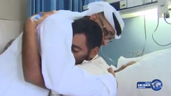 بالفيديو:لقاء بالاحضان بين محمد بن زايد ومصاب في احداث اليمن ينتهى بطلب الجندي عودته للمعركة