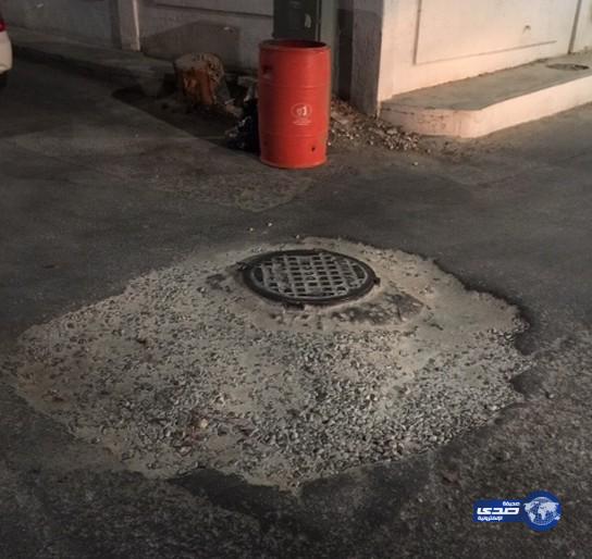 اهالي شروفية المبرز بالاحساء يتذمرون من بروز فتحات المجاري‎