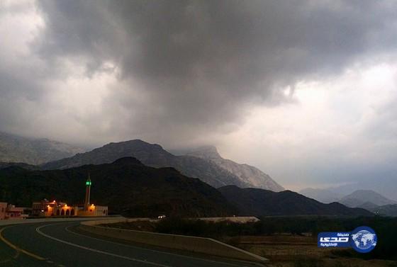 تنبيه بهطول أمطار رعدية على منطقة الباحة