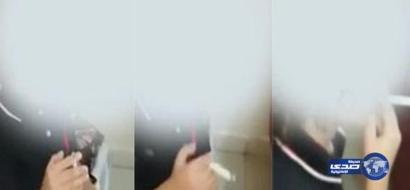 بالفيديو: امرأة أردنية تشجع طفلها على التدخين
