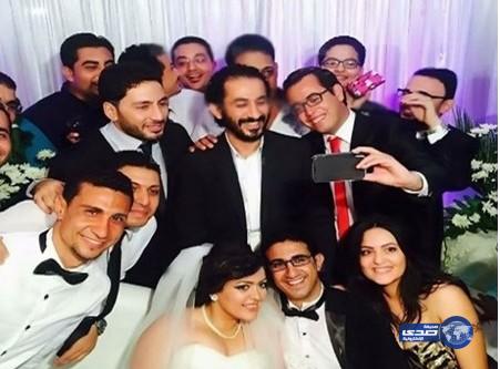 أحمد حلمي يفاجئ شبيهه ويحقق حلمه بحضور حفل زفافه