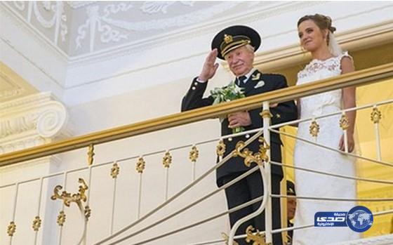 ممثل روسي في الثمانين يتزوج طالبته التي تصغره بـ 60 عامًا