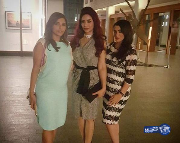 “لجين عمران” توثق حمل “مهيرة عبدالعزيز” بالصوره