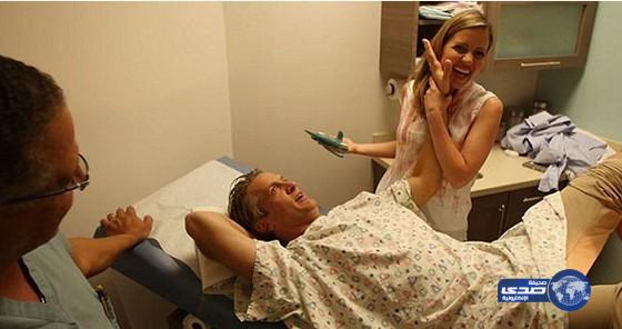 بالفيديو: رجل يختبر آلام الولادة وزوجته تصاب بنوبة ضحك