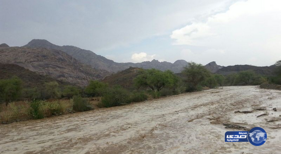 جريان عدد من الاودية بعد هطول امطار على الباحة اليوم