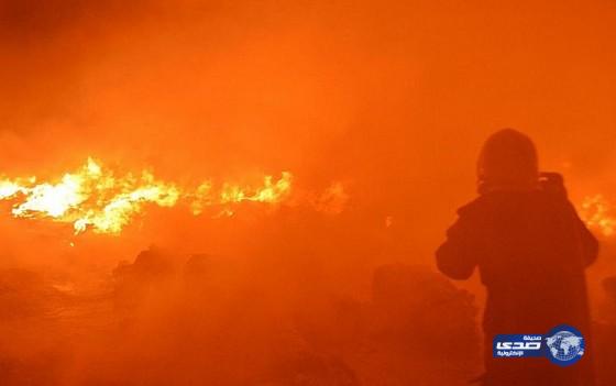 مدني جدة يسيطر على حريق مصنع الإسفنج