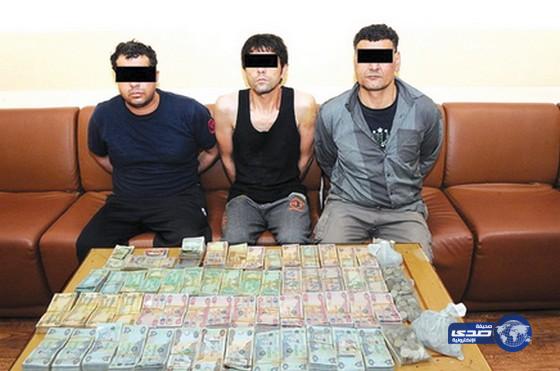 إحباط سرقة 800 ألف درهم من صراف بعجمان