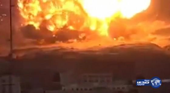 بالفيديو.. طائرات التحالف تقصف مخزن أسلحة في جبال صنعاء