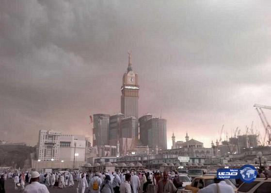 تشكيلات من السحب المنخفضة والمتوسطة الارتفاع على منطقة مكة المكرمة