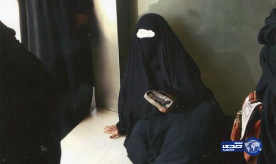 صدى تنفرد بنقل معاناة المراجعات وكبيرات السن من الوقوف بالشمس امام احد بنوك بيشه