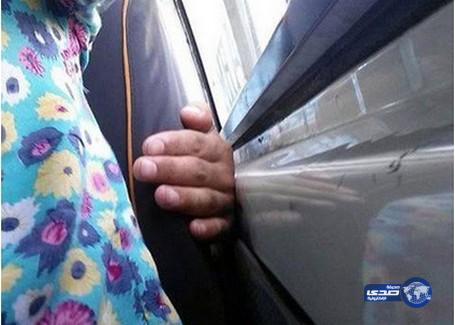 مصرية تفضح متحرشاً بها في الميكروباص