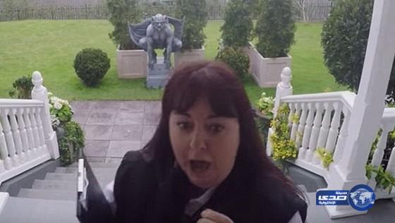 بالفيديو: مقلب رعب يثير ذعر مندوبي المبيعات