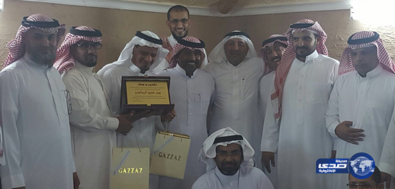 معلمين مدرسة عمر بن أوس يودعون الردادي‎