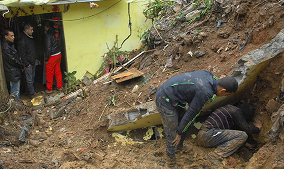 وفاة 16 شخصًا في تقلبات جوية بالجزائر