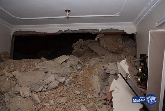 انهيار جبلي على جزء من مبنى بحي بطحاء قريش بالعاصمة المقدسة